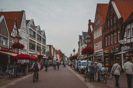 How Brick-and-Mortar Stores Can Drive Foot Traffic Through Online Channels