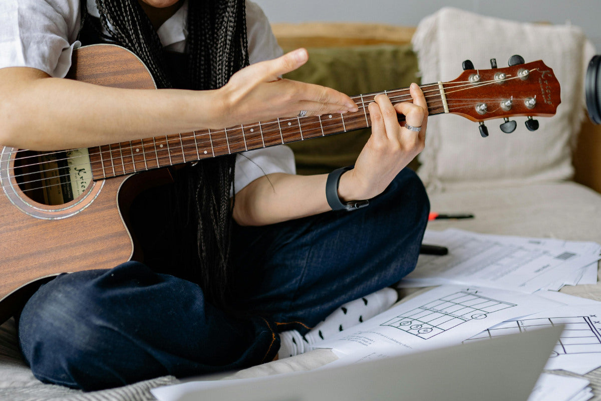 How To Create Online Courses That Demonstrate Instrument Techniques For Musicians