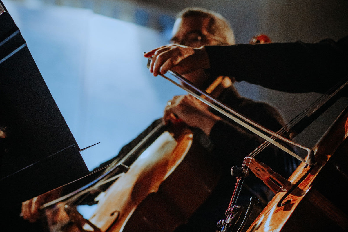 Why Your String Quartet Sounds Off (And How Non-Verbal Cueing Fixes It)