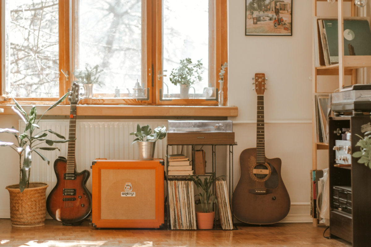 Acoustic Or Electric Guitar? Making The Right Decision For Your Guitar Journey